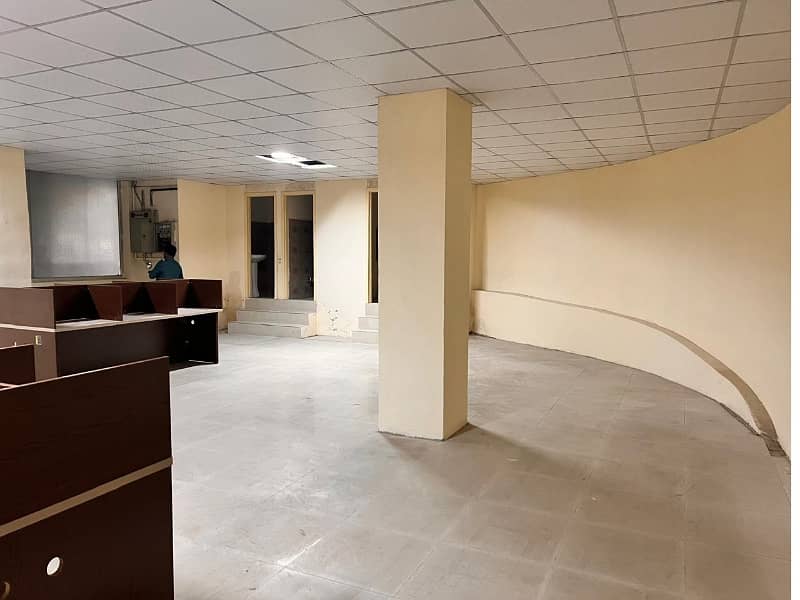 Investment Corridor And Builders Proudly Offer Area 1200 Square Feet Corporate Office Available For Rent in Main Boulevard Road Gulberg 3 Lahore 2