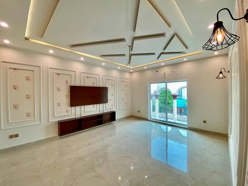 1 Kanal Luxury Spanish design Slightly Used House For Sale In DHA Phase 5 Lahore. Prime Location near to park /Jalal sons 19