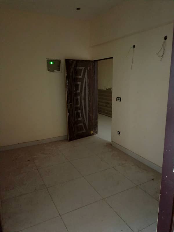 Johar flat Available on Easy installment. 3