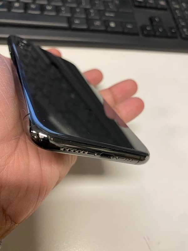 Iphone XS non pta, 9/10 condition, water pack 1