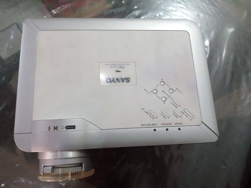 I have to sale Original Sanyo LCD Projector. 0