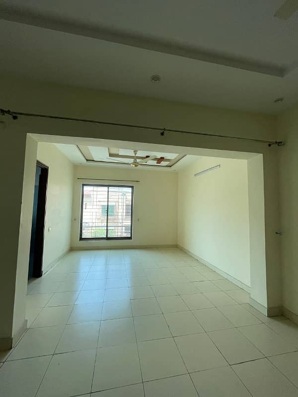 10 Marla House For Rent in Bahria Town Lahore. 2