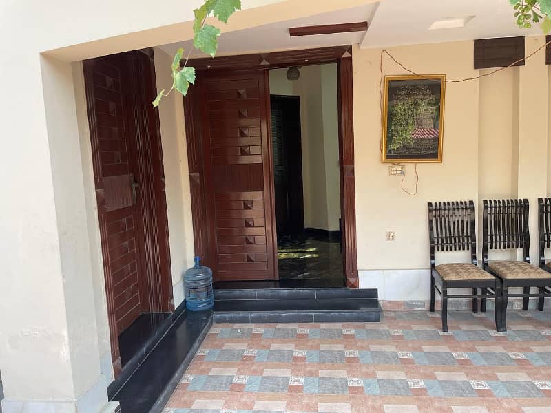 10 Marla House For Rent in Bahria Town Lahore. 3