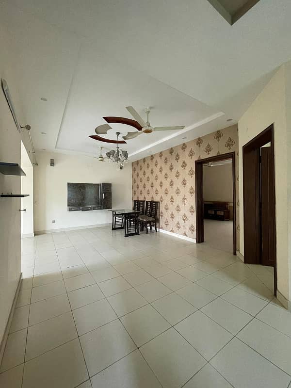 10 Marla House For Rent in Bahria Town Lahore. 5