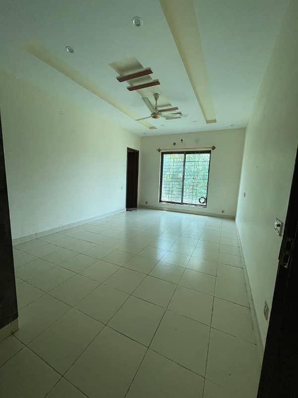 10 Marla House For Rent in Bahria Town Lahore. 6