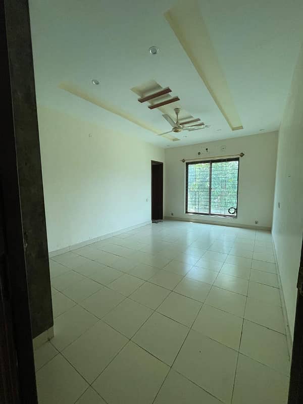 10 Marla House For Rent in Bahria Town Lahore. 7