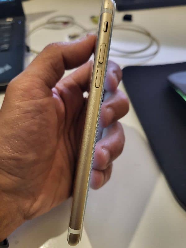 iPhone 6 (PTA, 64 GB) almost scratchless 2