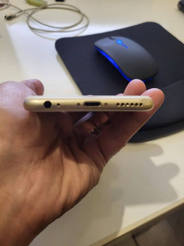 iPhone 6 (PTA, 64 GB) almost scratchless 4