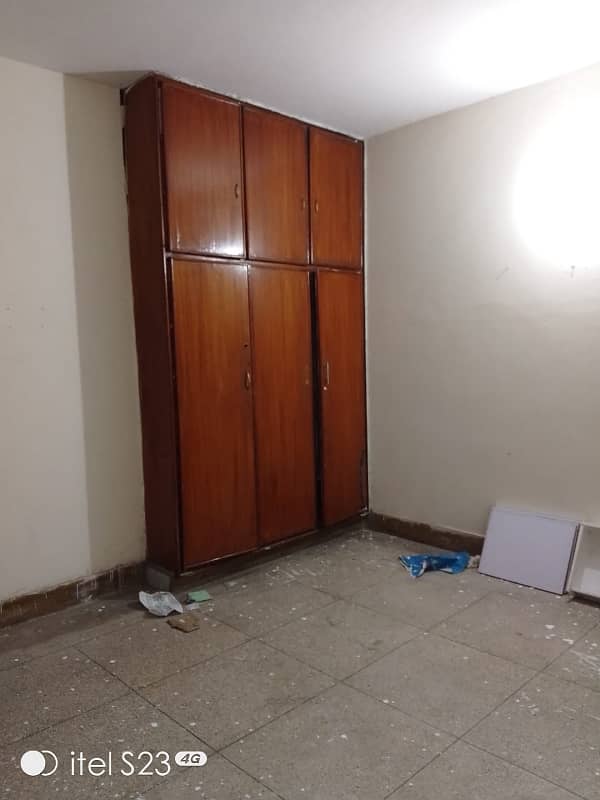 10MARLA CENTER PORTION FOR RENT IN RAZA BLOCK AIT 1