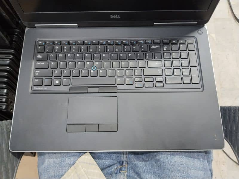 Dell Precision 7720 1