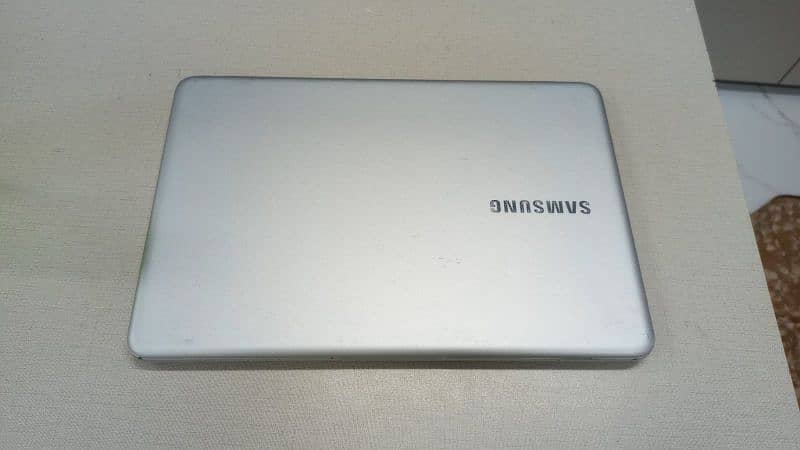 Samsung Core i7 8th Gen Ultra Slim Full HD 1080p 8GB Ram DDR4 1