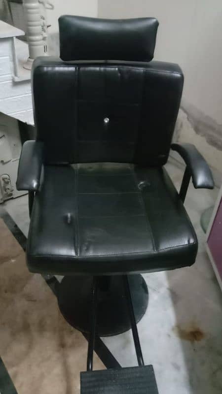 2 saloon chairs for sell 2