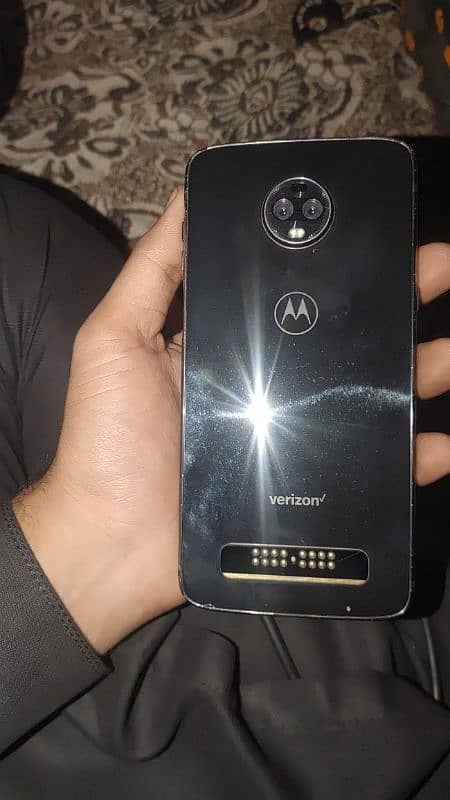 Moto Z3 1