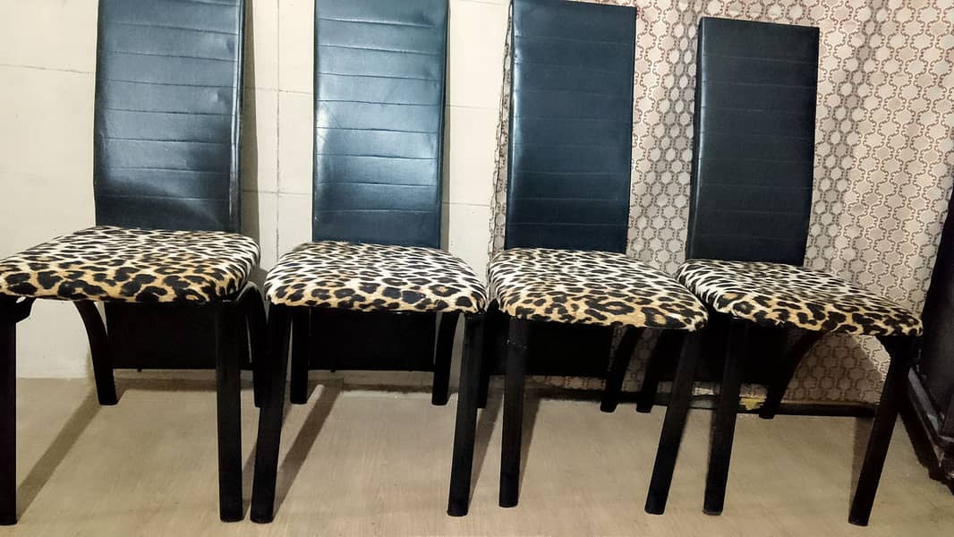 Set of 4_ Dinning table chairs 4