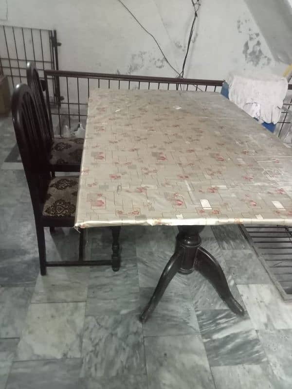 Dining table 0