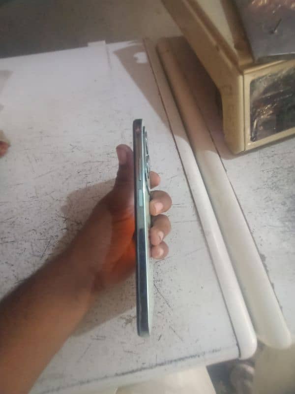 44000 10%10 Infinix hot 40 pro 8+8 256 9  warranty with box charging 3