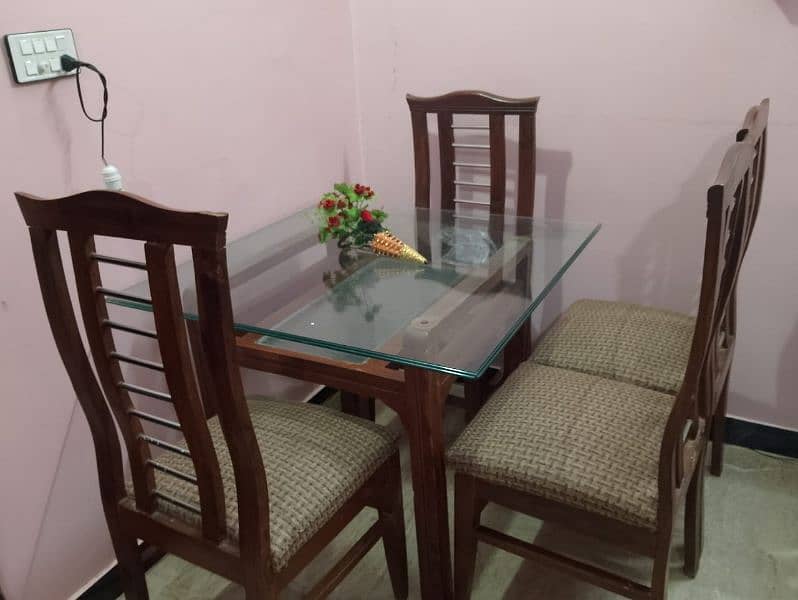 4 person dining table 0