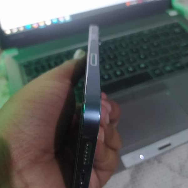 i phone 13 pro max jv LLA MODEL 3