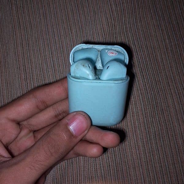 Airpods. 1