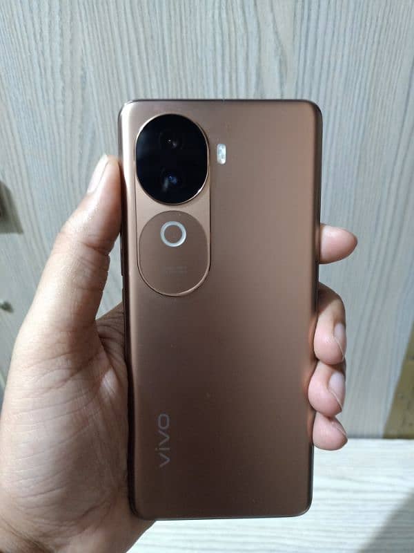 Vivo V40e 3