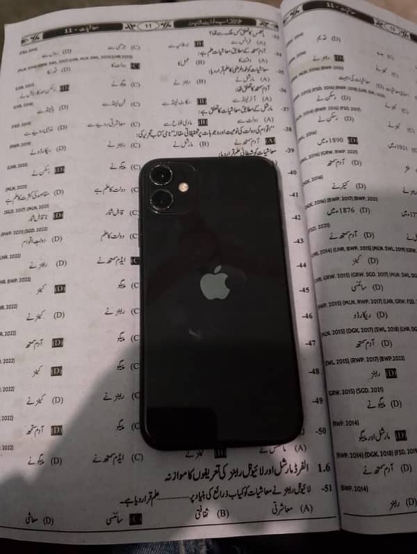 I phone 11 non pta sim working 1  month 64 gb panel change Barrett 74 5