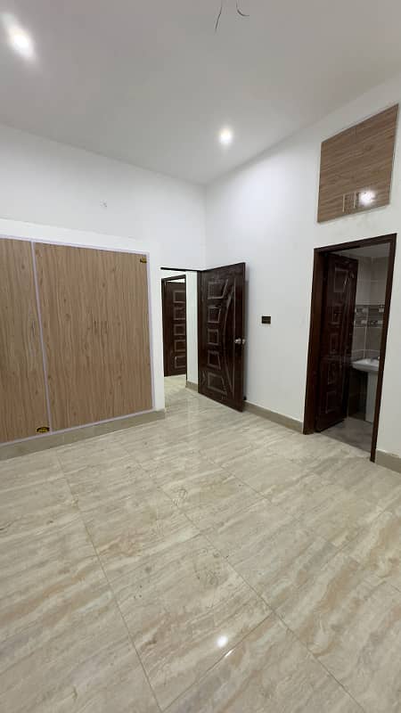 LUXURIOUS 2 BED LOUNGE APARTMENT BOUNDARY WALL SOCIETY 3