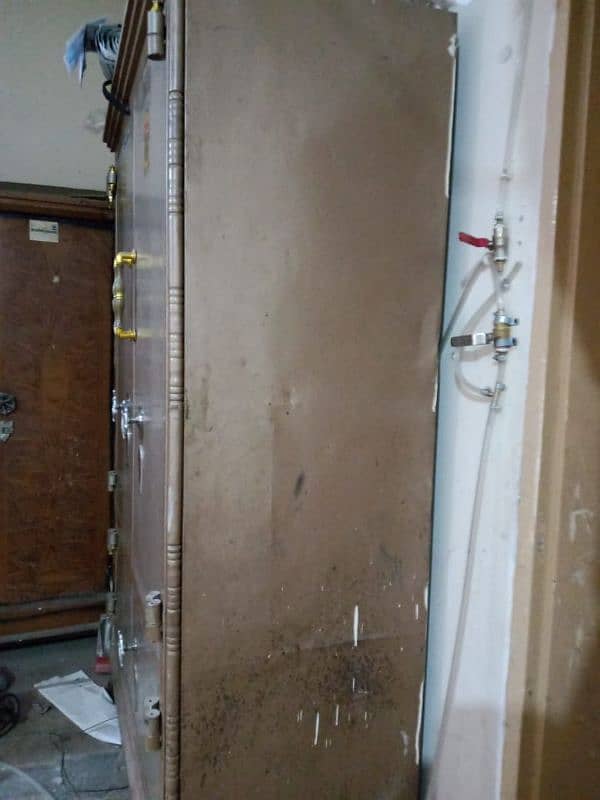 iron cupboard in solid condition 4