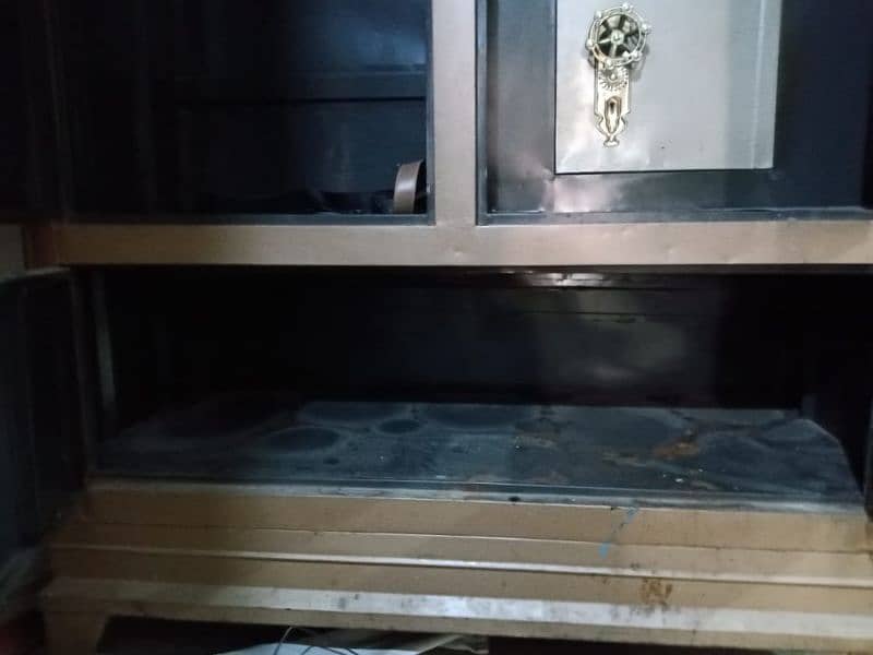 iron cupboard in solid condition 5