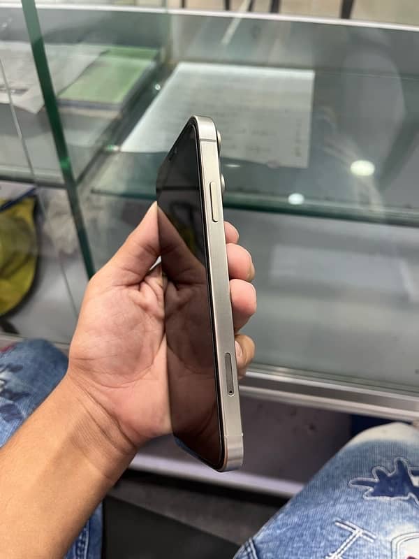 IPhone XR converted 15 pro 128 gb All ok only back break Jv 0