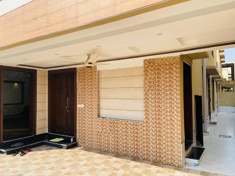 10 Marla House For Rent Available Ghaznavi Block Bahria Town Lahore 12