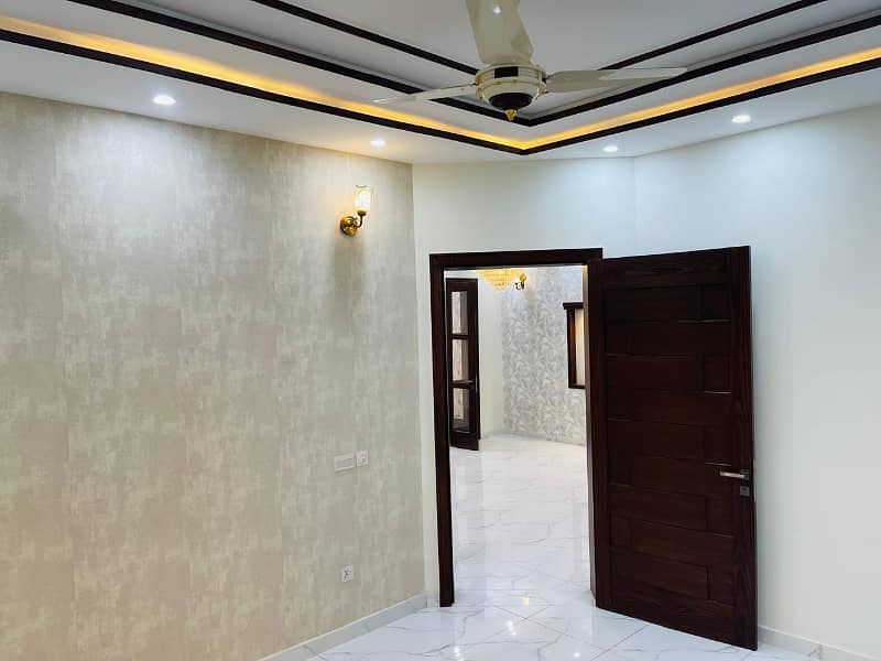 10 Marla House For Rent Available Ghaznavi Block Bahria Town Lahore 14