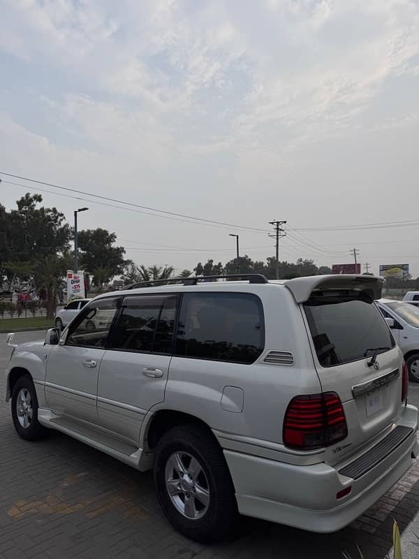 Toyota Land Cruiser VX Limited 5