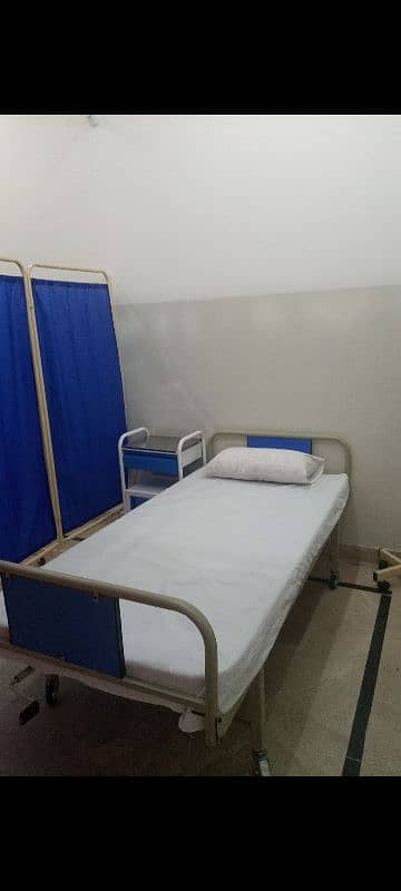 3 patient beds + 3 bed screen + 1 drawer 1