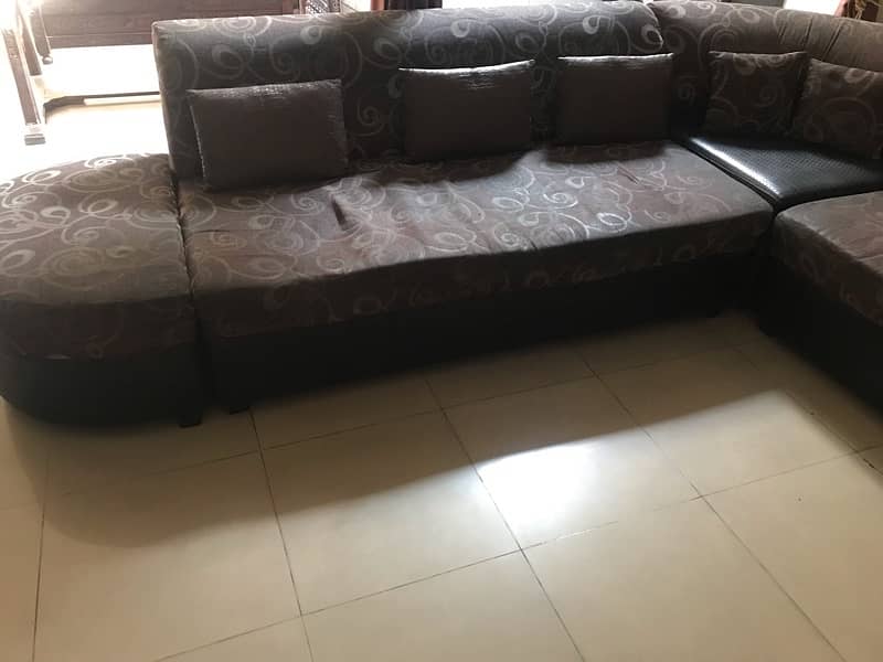 L-shape sofa 0