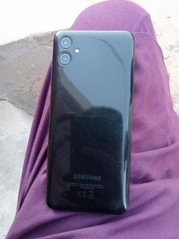 samsung galaxy A04e it also comes with a box 0