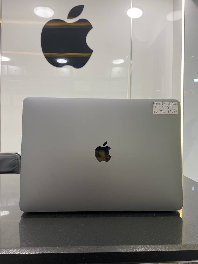 MacBook Pro 2020 M1 Chip 0