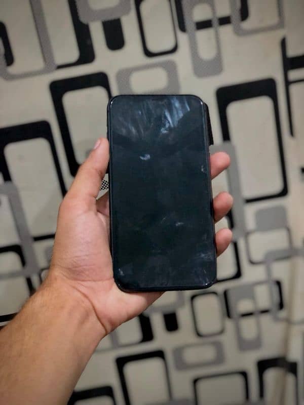 iphone 11 64gb JV non PTA Waterpack 3