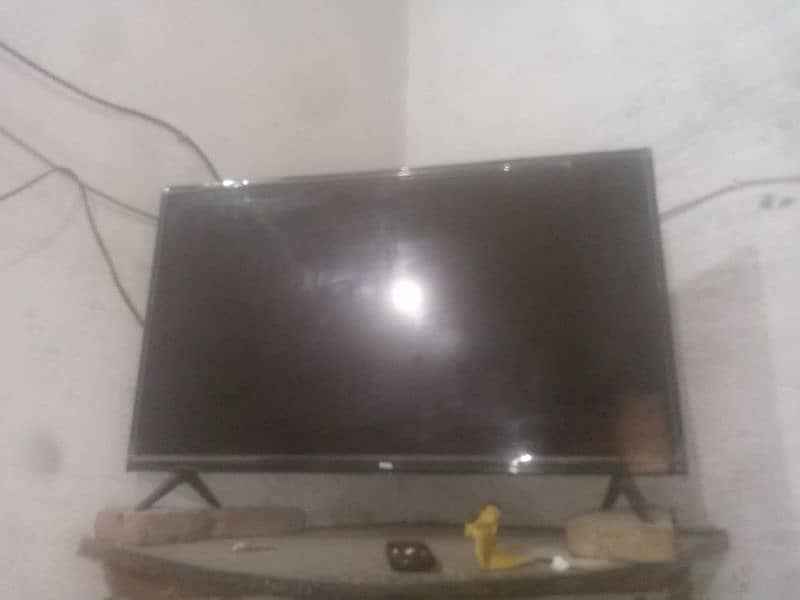 TCL 32 inches LED 1