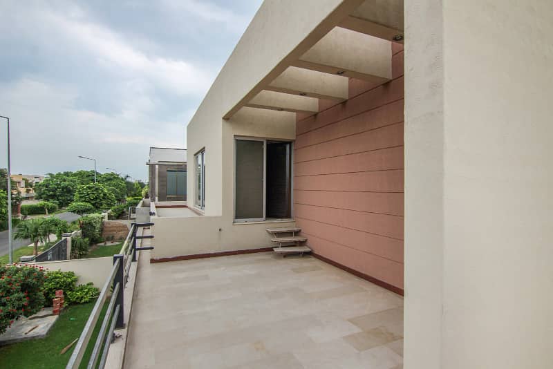 01 Kanal Slightly Used Well Maintained Like Brand New Modren Designe Bungalow For Sale In DHA Phase-4 Near To Park 19