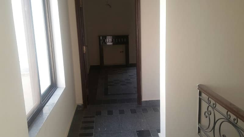 01 Kanal Slightly Used Well Maintained Like Brand New Modren Designe Bungalow For Sale In DHA Phase-4 Near To Park 25