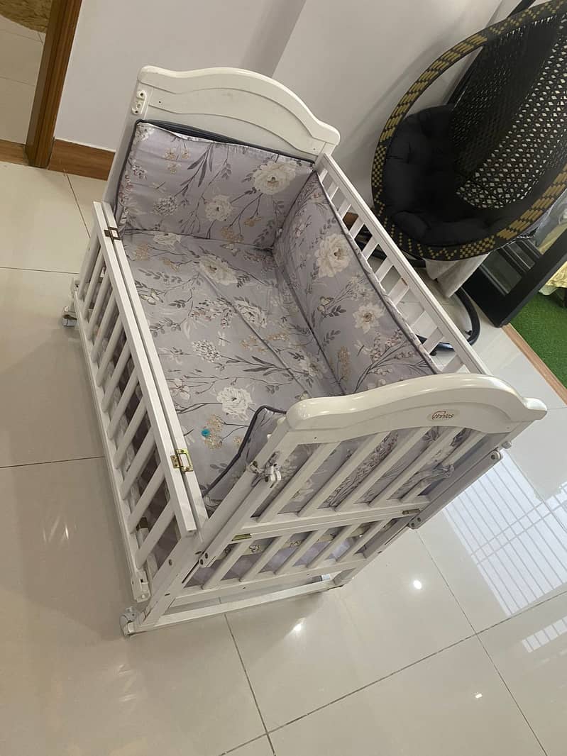 Tinneys Branded Baby Cot/ swinger. 6