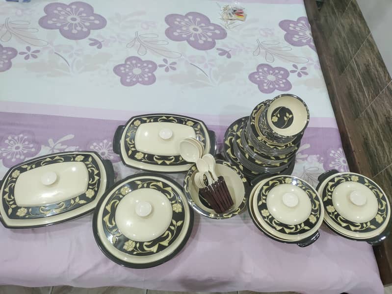 Plastic Dinner set 72 pieces set 0