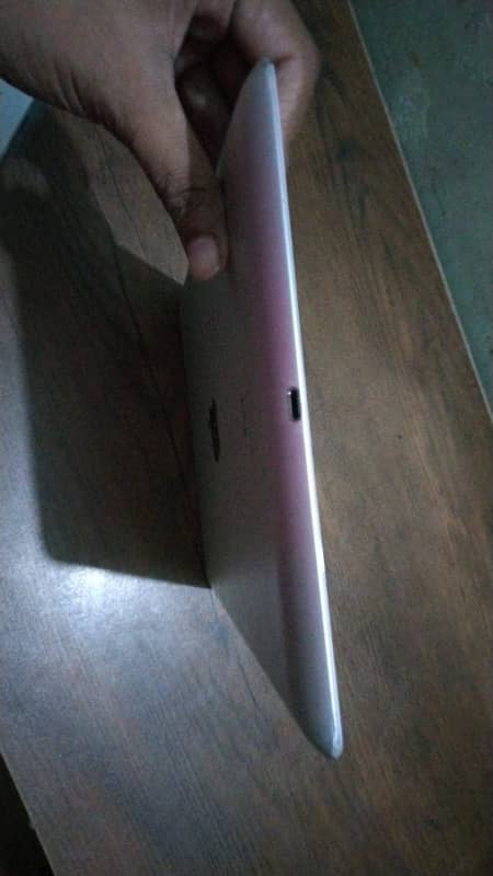 Apple iPad 4/4th Generation 32 GB 2