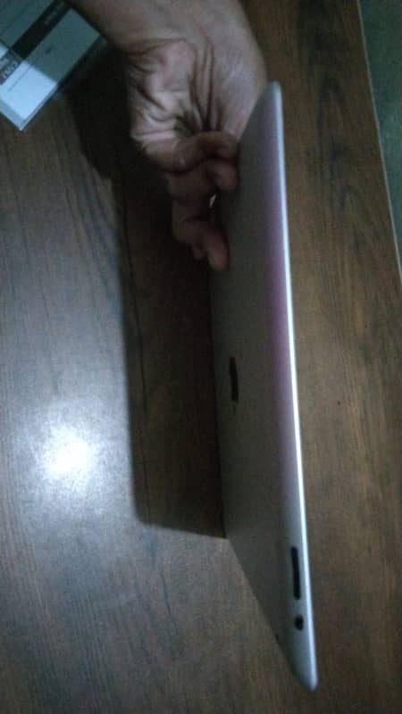 Apple iPad 4/4th Generation 32 GB 3