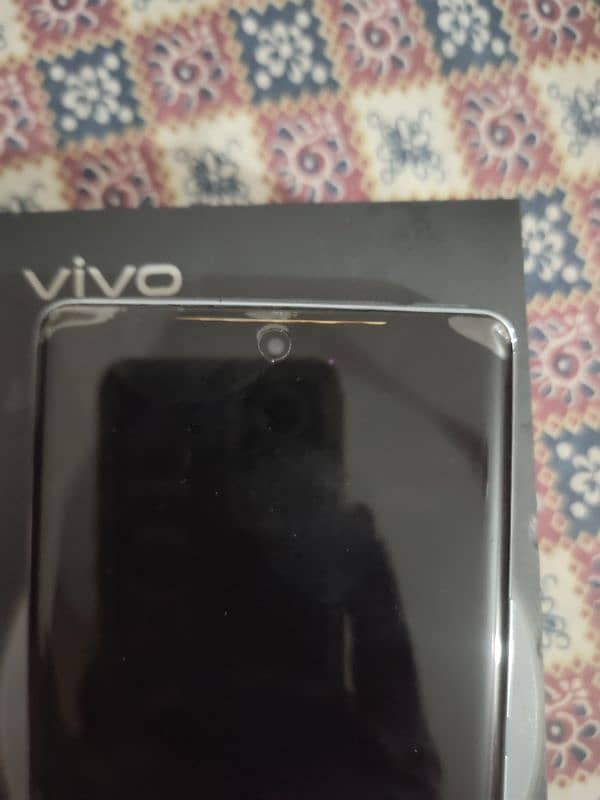 vivo v30 uv glass ki Waja sa line show ho Rahe halki si 2