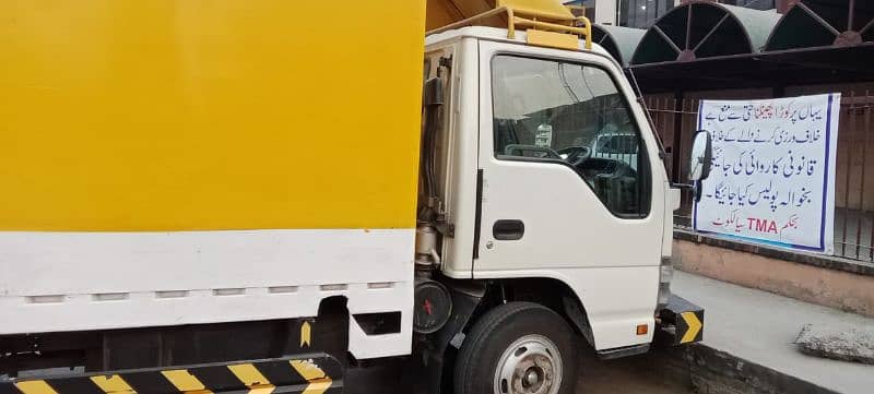 Isuzu NKR 16 Feet Top of the Line 1