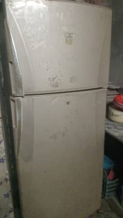 Dawlance fridge available in good condition