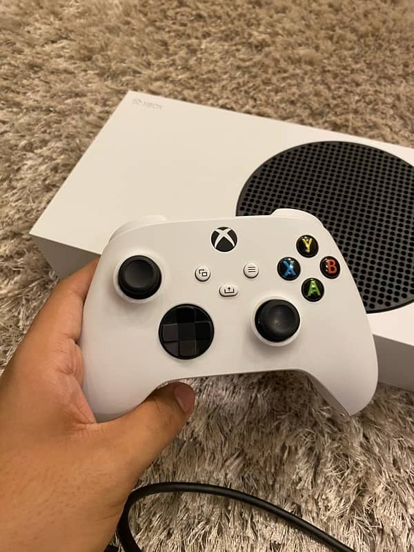 Xbox series s 512gb ssd white 9.5/10 condition without box 4