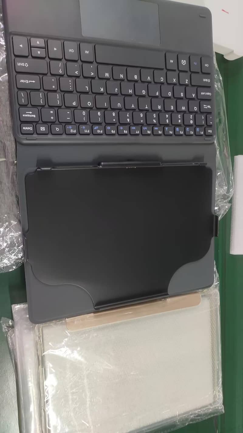 E-touch tablets with keyboard 3