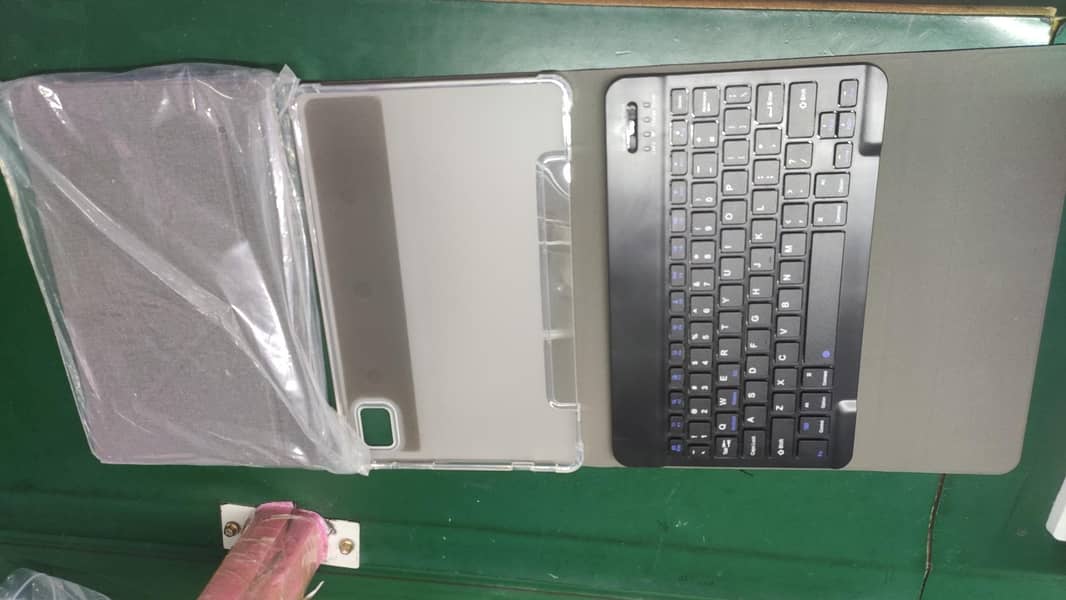 E-touch tablets with keyboard 4